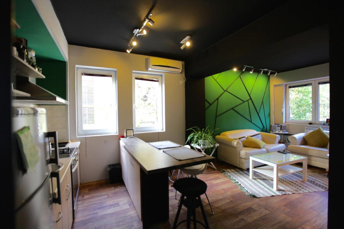 Suitetrails - GREEN APARTMENT in Bohemian Debar Maalo