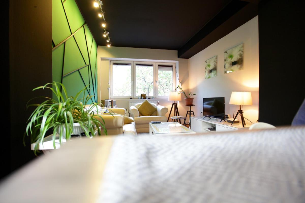 Suitetrails - GREEN APARTMENT in Bohemian Debar Maalo