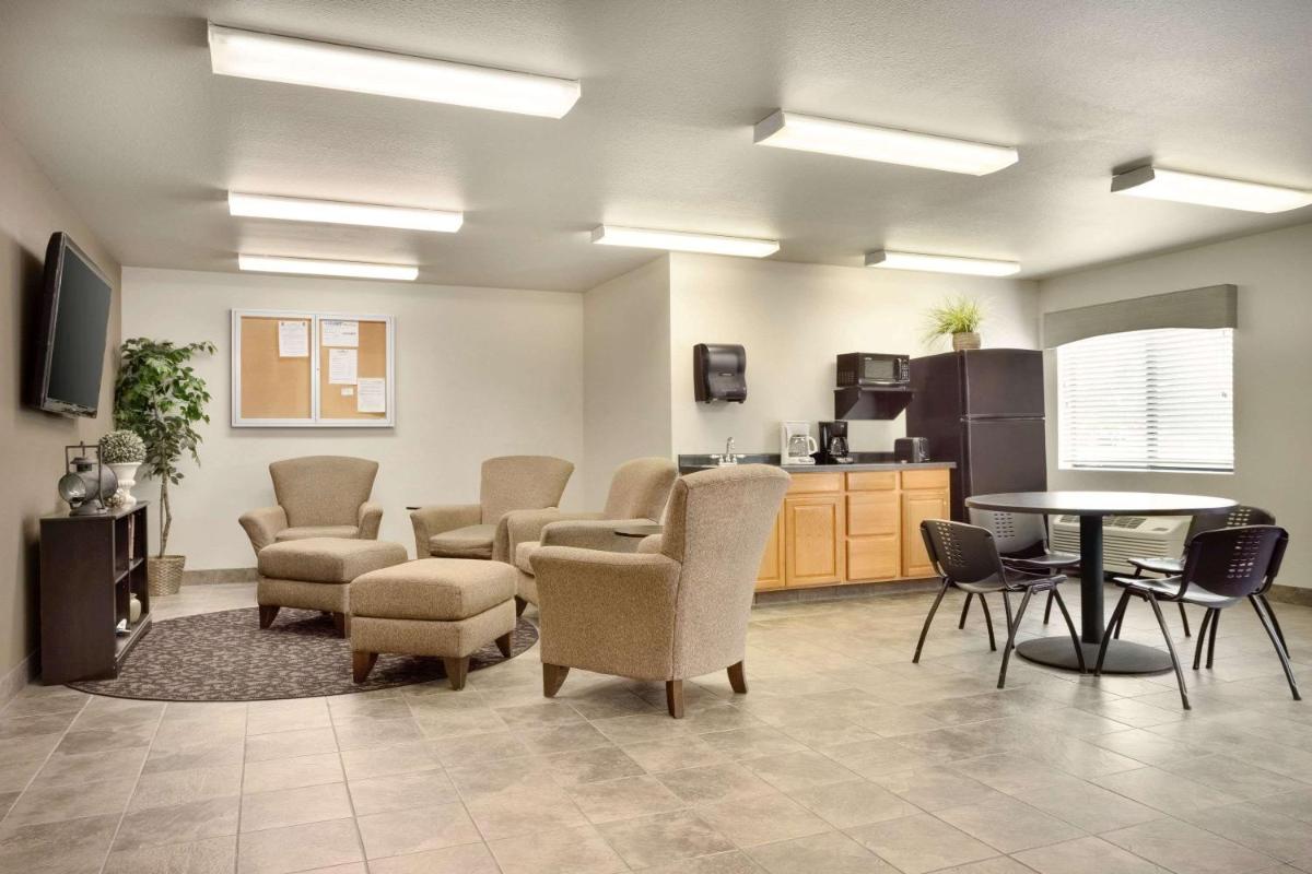 Travelodge by Wyndham Cheyenne - Housity