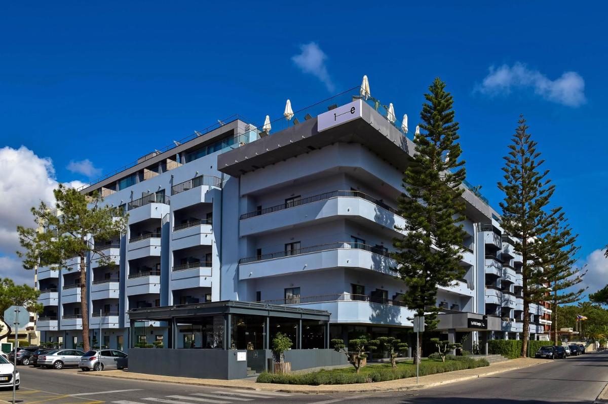 O edifício onde o hotel está situado