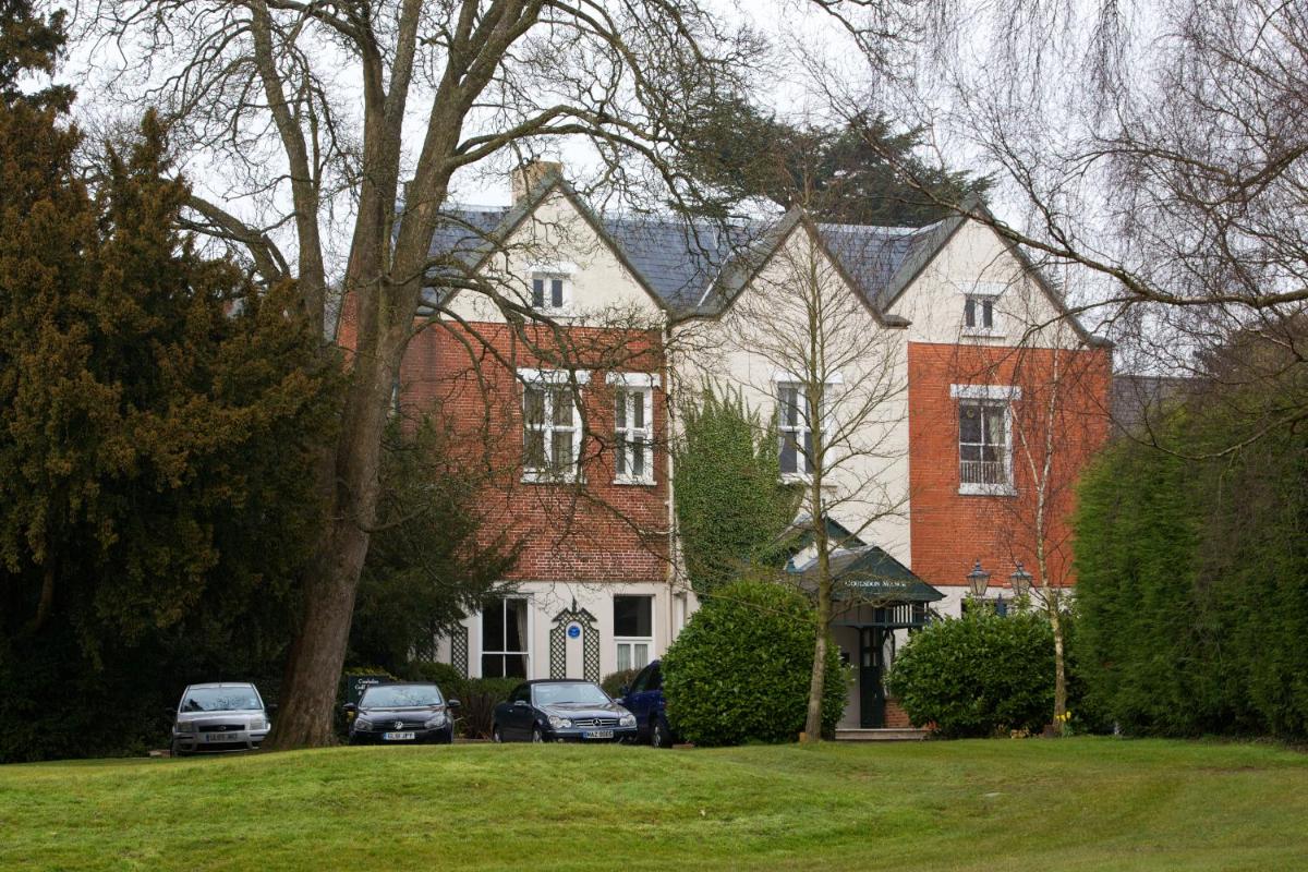 Coulsdon Manor Hotel and Golf Club - Housity