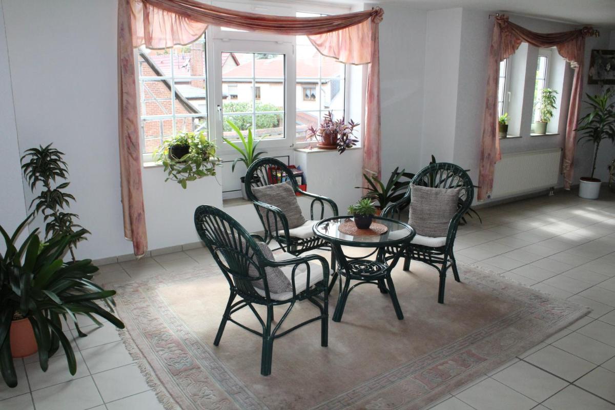 Hotel Weisser Schwan - Housity