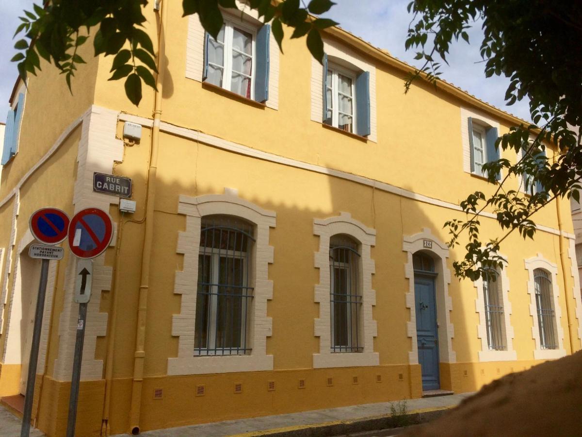 THE YELLOW HOUSE - Housity
