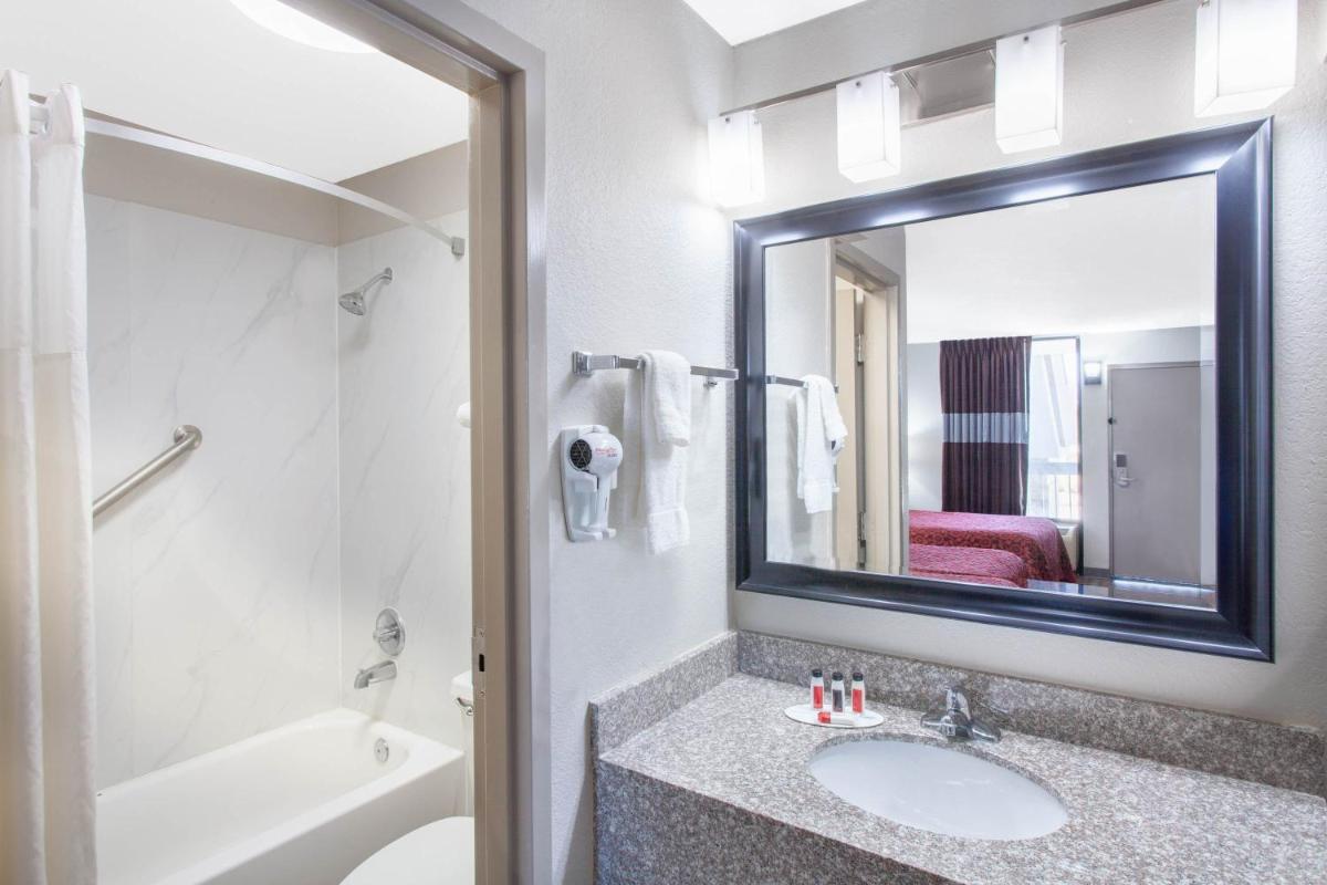 Days Inn by Wyndham Clinton - Laurens I-26 - Housity