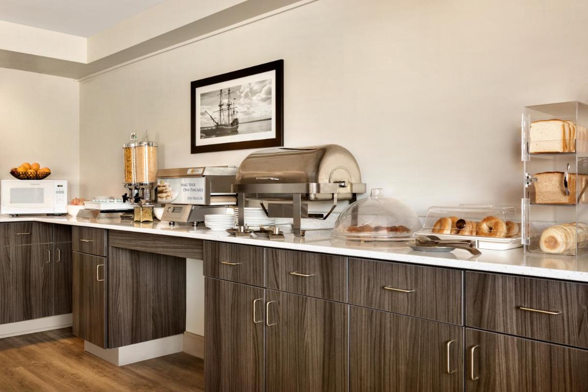 Suitetrails - Travelodge Suites by Wyndham New Glasgow