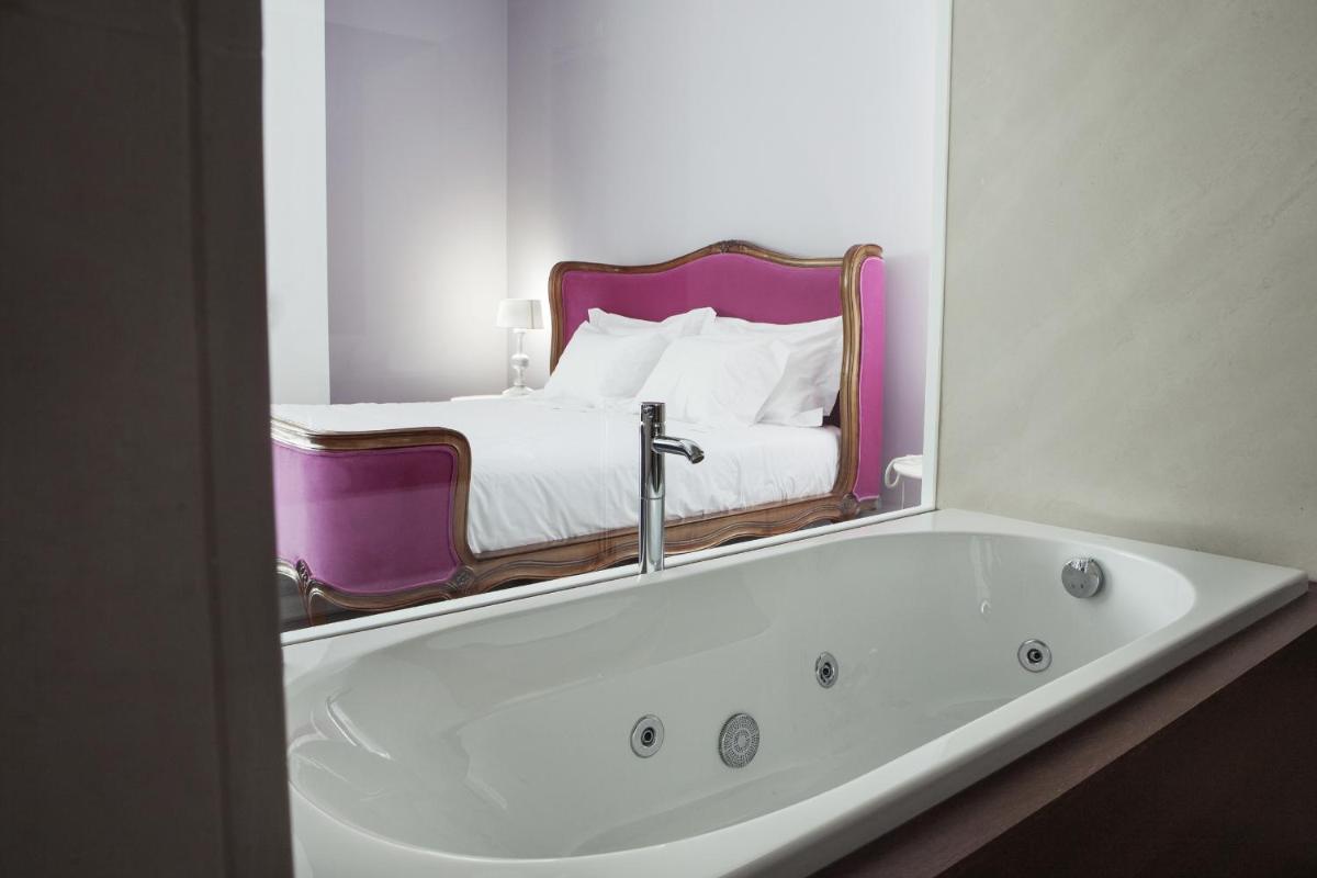 Uma casa de banho em Real Abadia, Congress & Spa Hotel