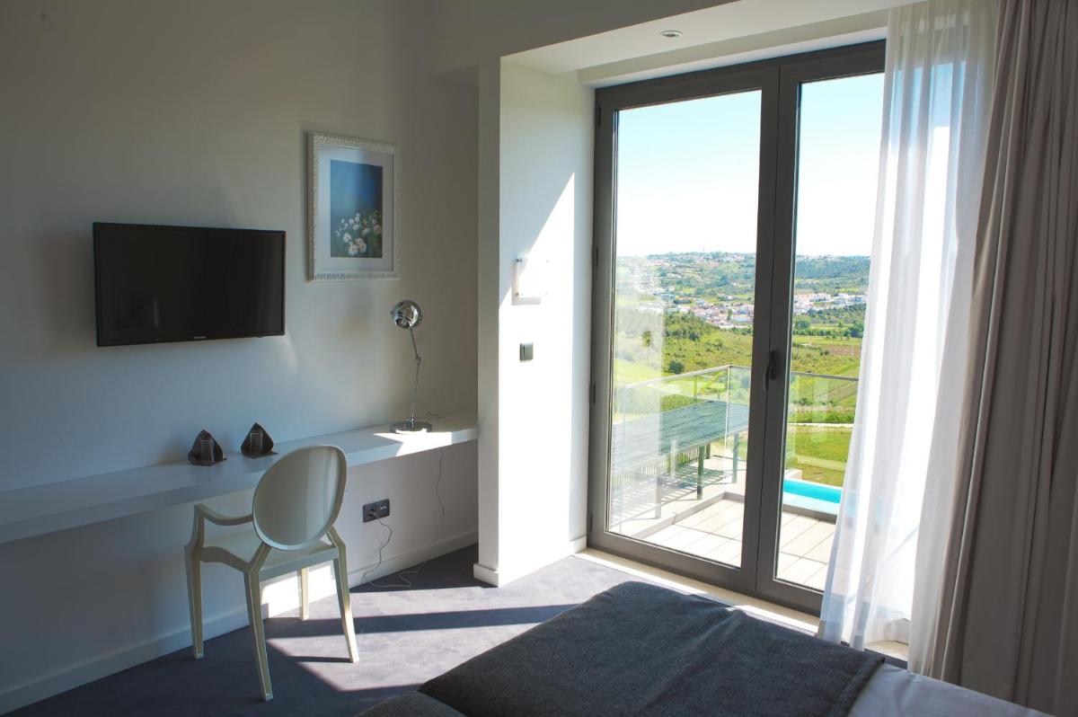 Uma televisão e/ou sistema de entretenimento em Real Abadia, Congress & Spa Hotel