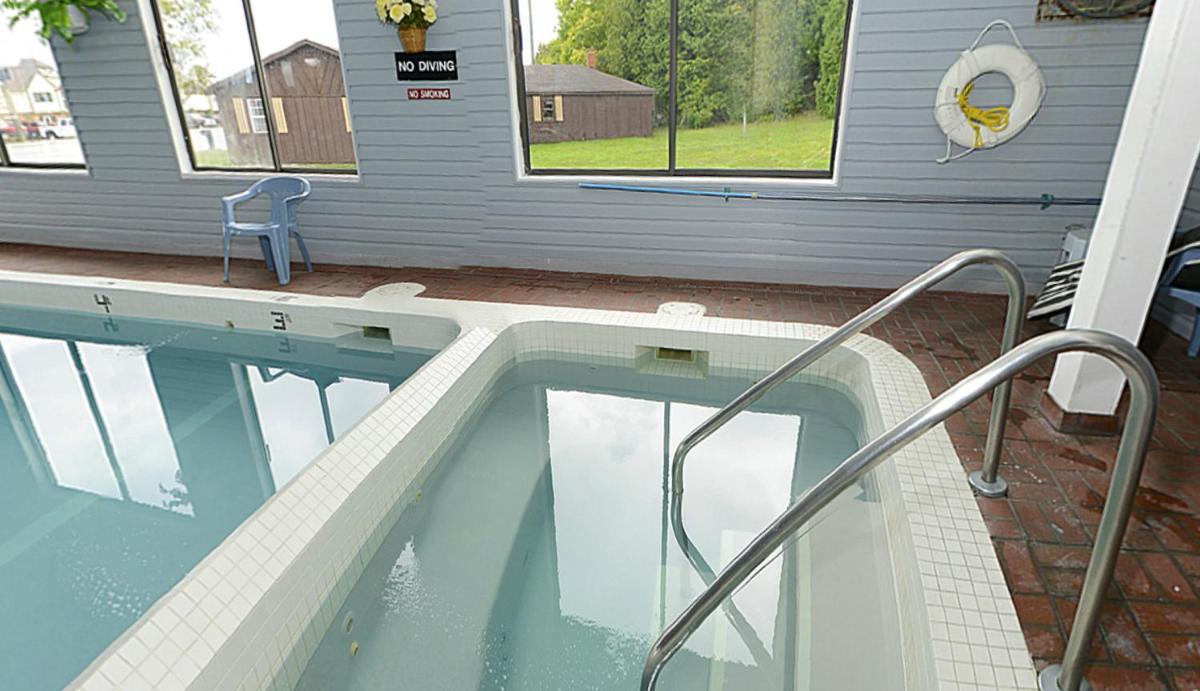Americas Best Value Inn Saint Ignace - Housity