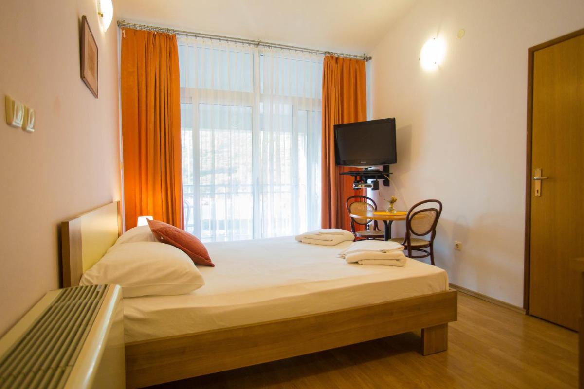 Aparthotel Pecic - Housity