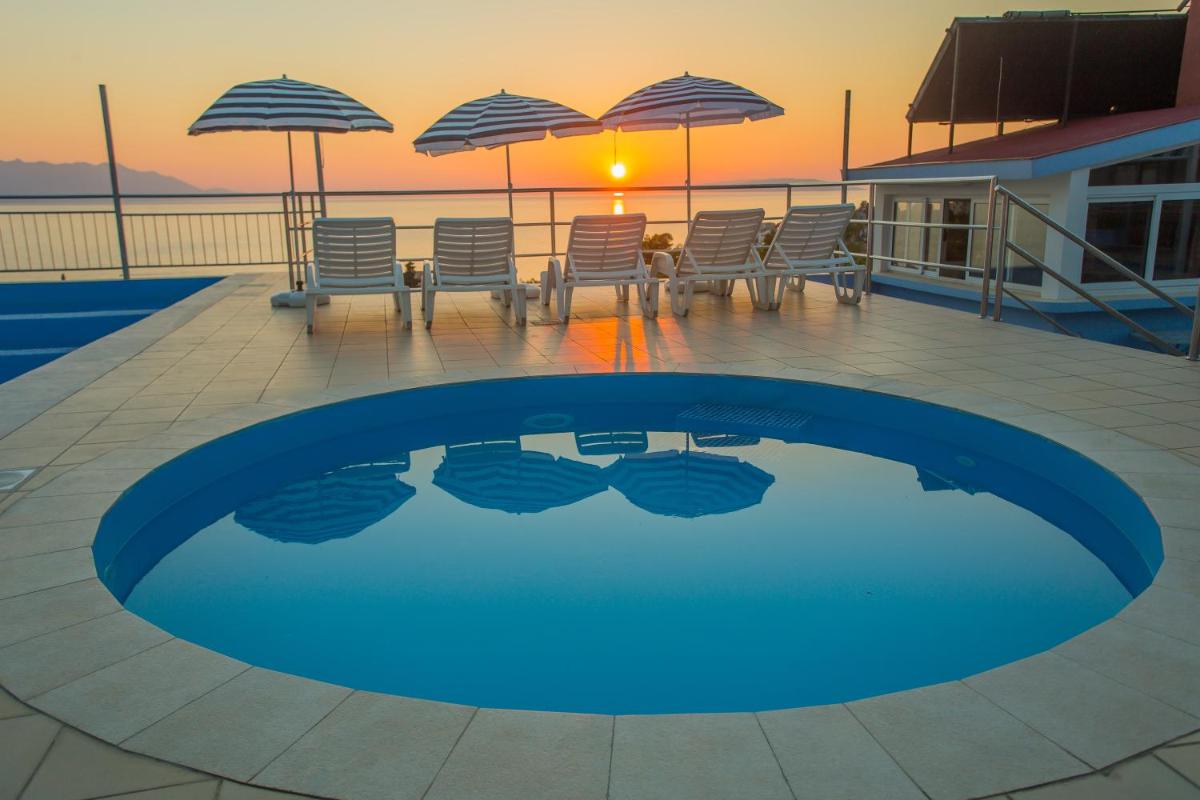 Aparthotel Pecic - Housity