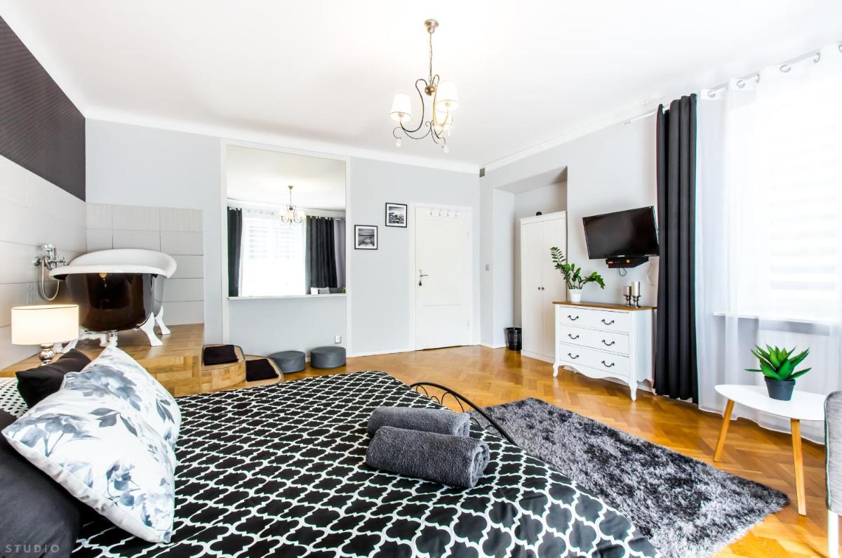 ClickTheFlat Apartment Chmielna 7 - Housity