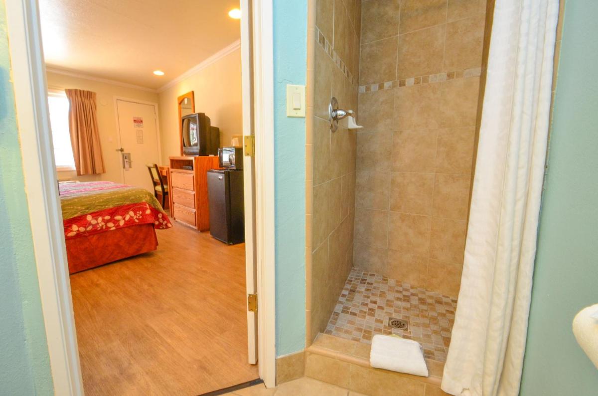 Bay Front Inn - Housity