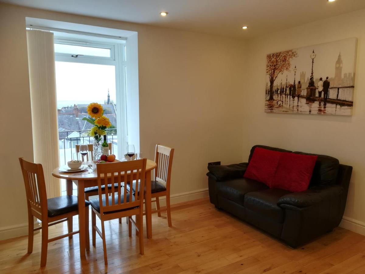 Modern, 1 Bedroom Apartment, Uplands, Swansea - Housity