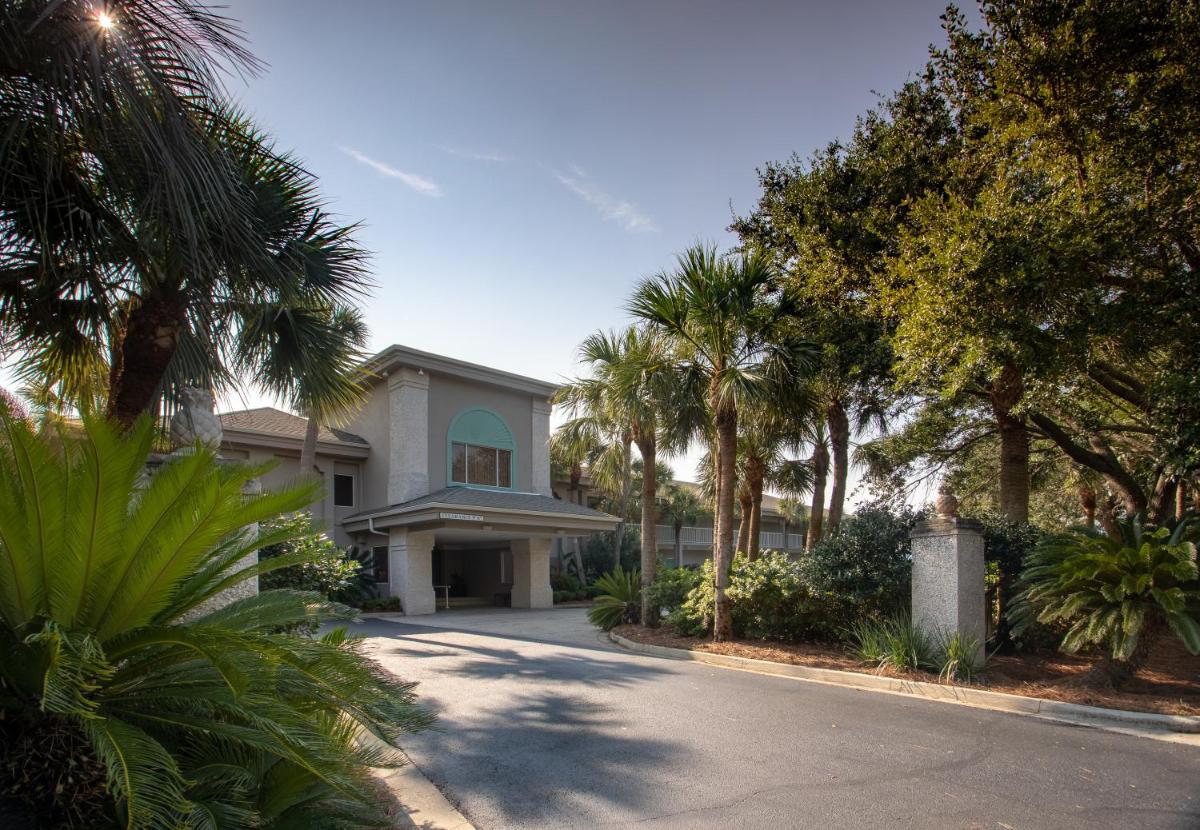 Beachview Club Hotel - Housity