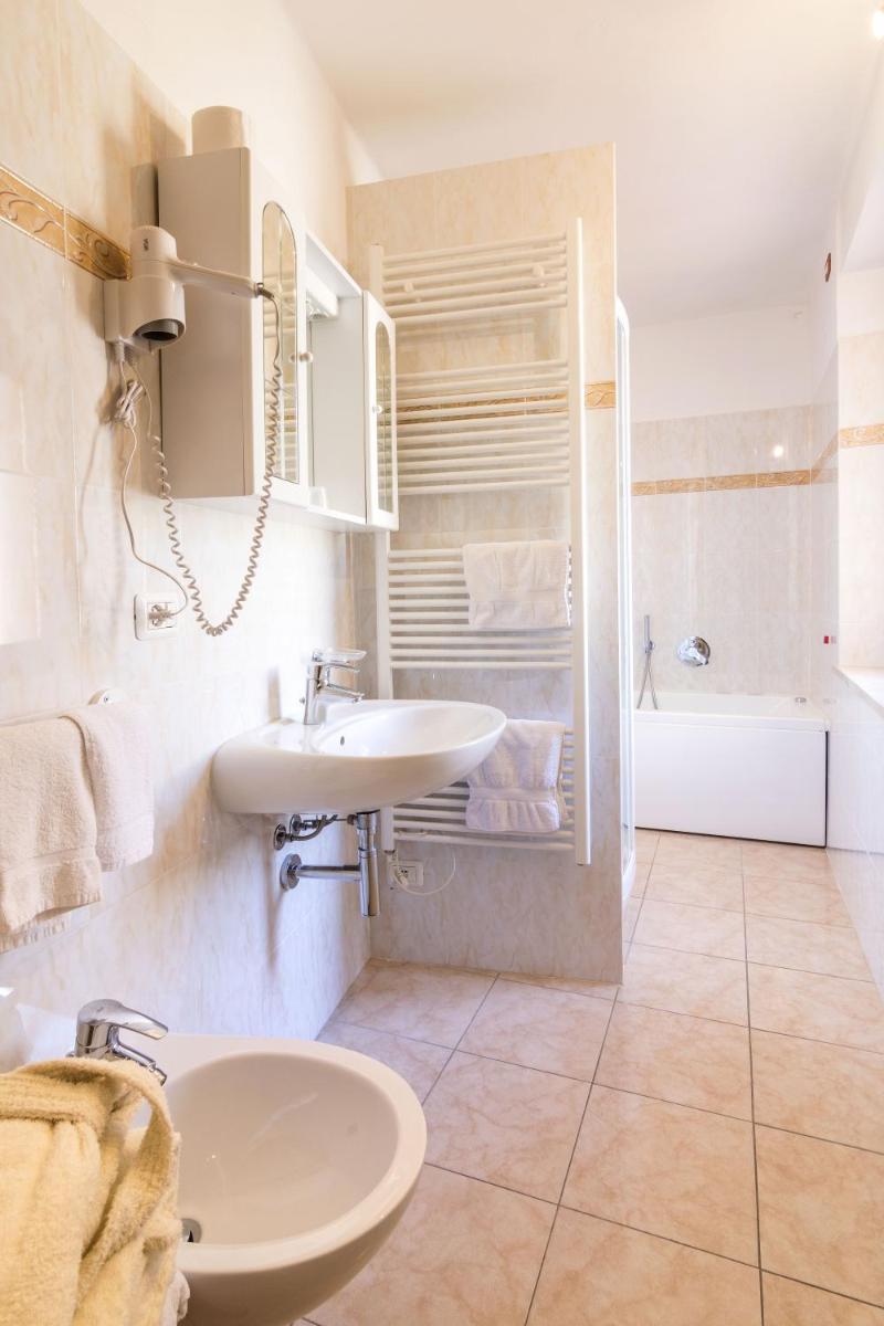 Hotel Frizzolan - Housity