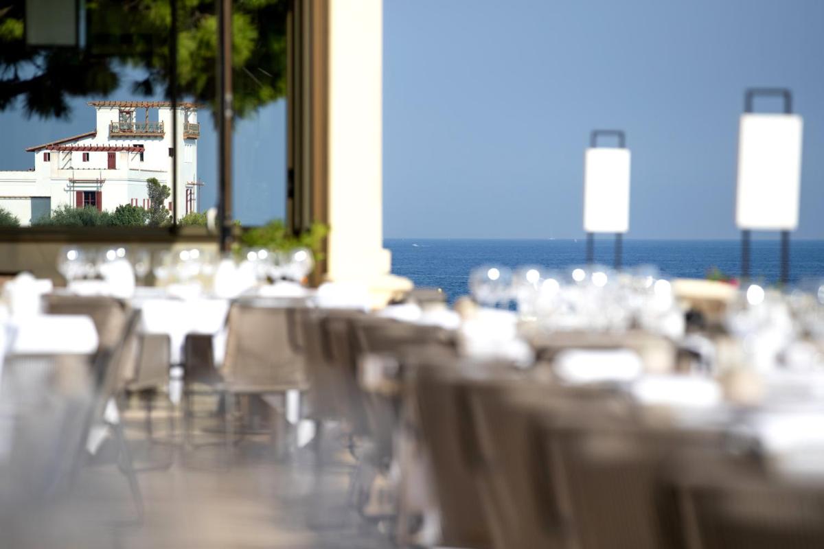 Vue générale sur la mer ou vue sur la mer prise depuis l'hôtel