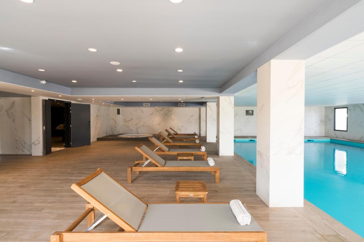 Piscine de l'établissement Mercure Hotel & Spa Bastia Biguglia ou située à proximité
