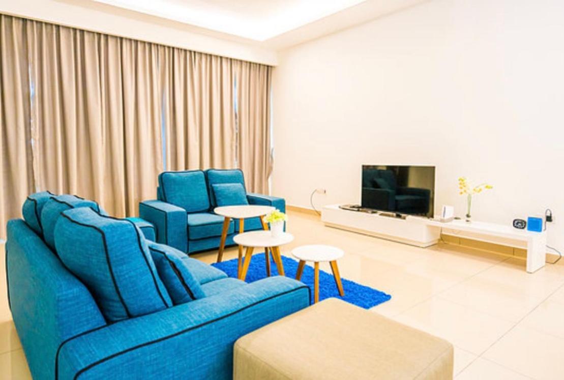 4-Bedrm ensuite family friendly house near Aeon Bukit Indah - Housity