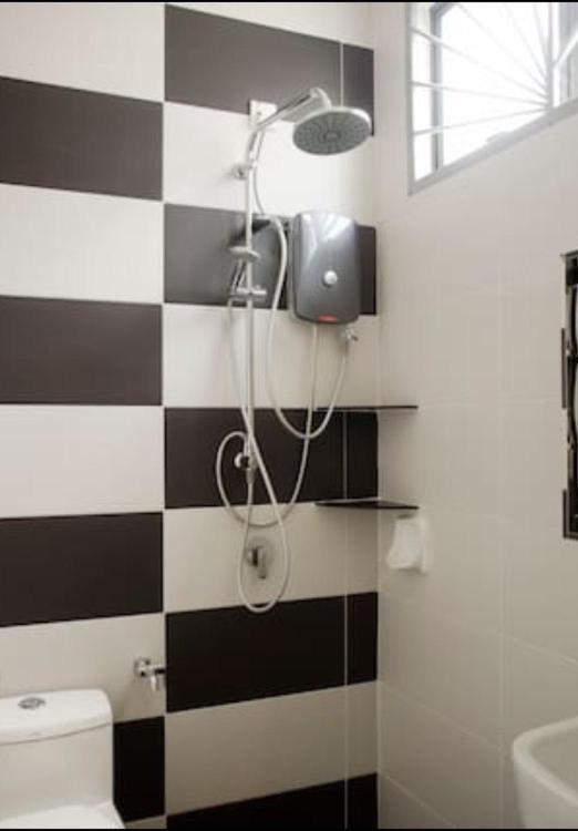 4-Bedrm ensuite family friendly house near Aeon Bukit Indah - Hizvo