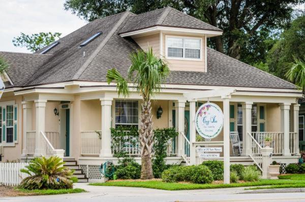 The Cozy Inn - Housity