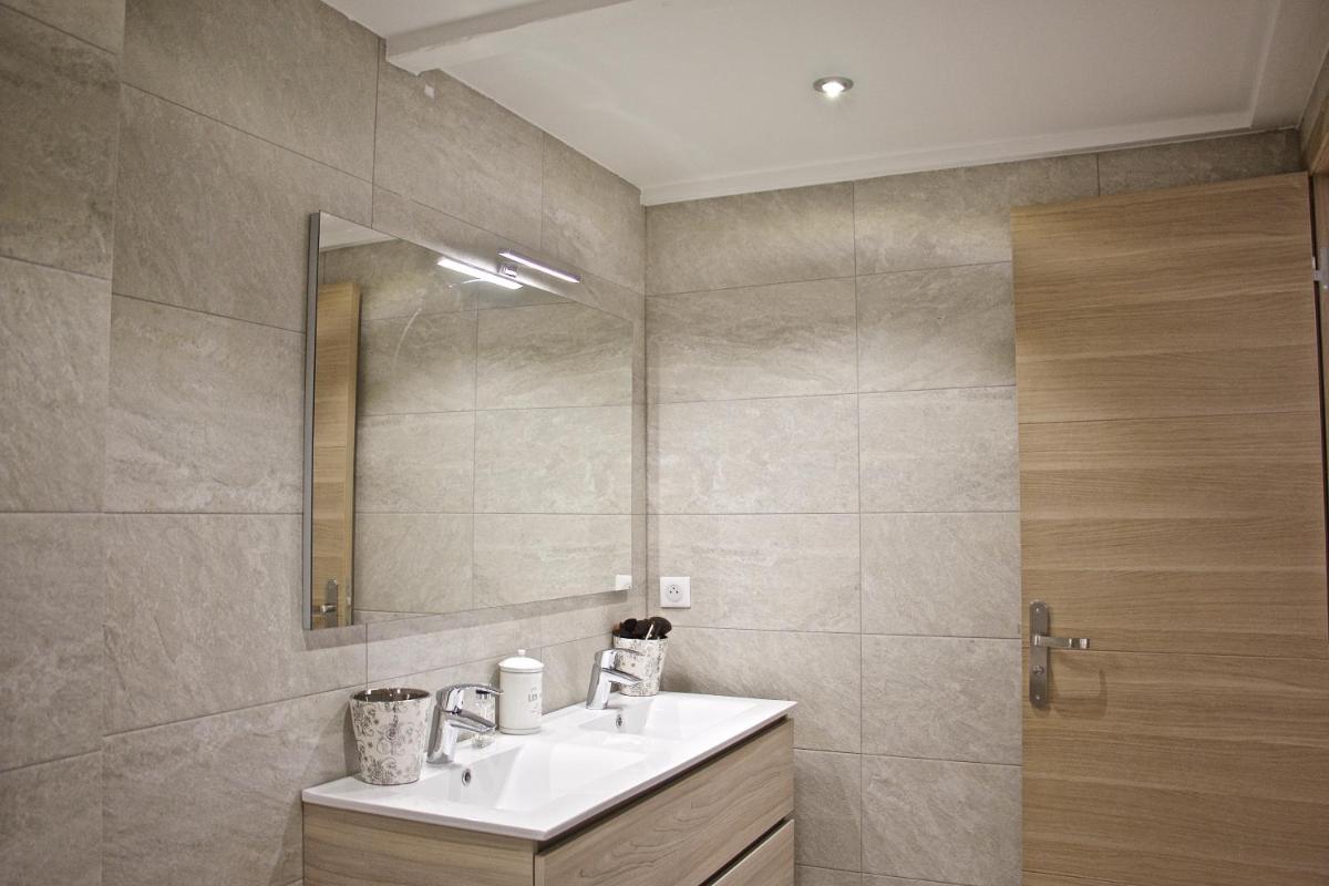 DUPLEX FONTAINE - Appartement Duplex coeur vieil Antibes Old city Marché provencal - Housity