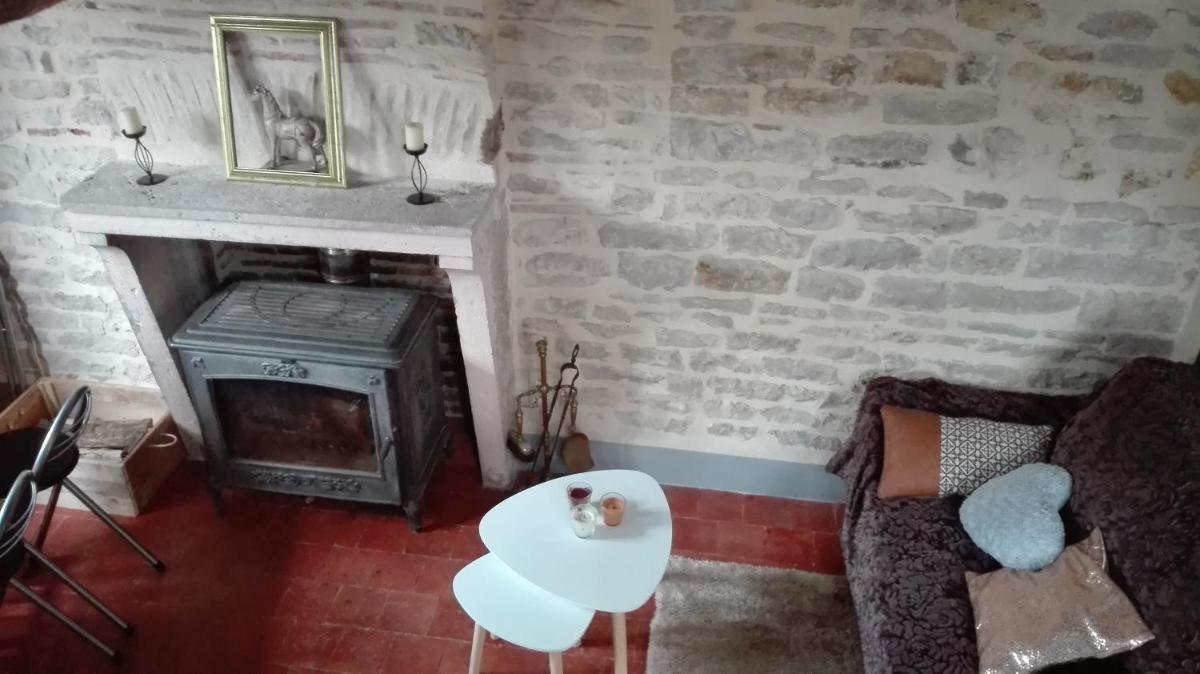 Les Hirondelles - Housity