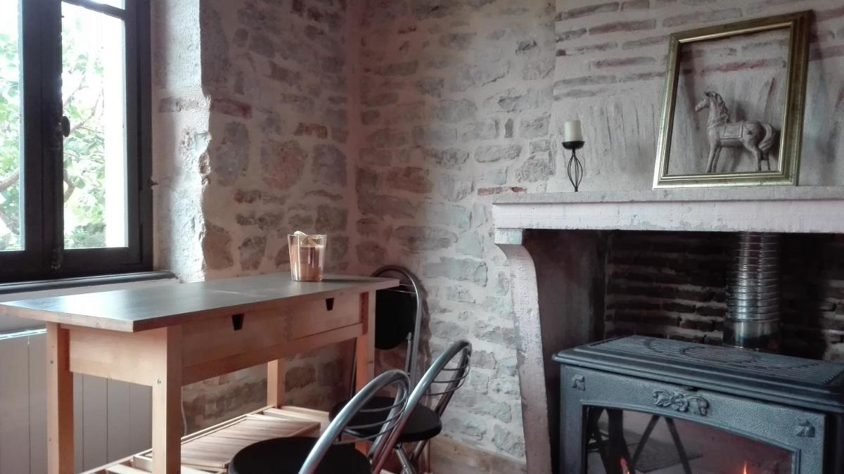 Les Hirondelles - Housity