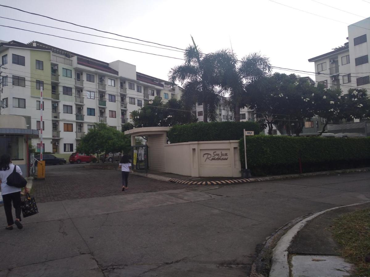 Suitetrails - Spacious Studio unit beside Enchanted Kingdom at Santa Rosa City Laguna