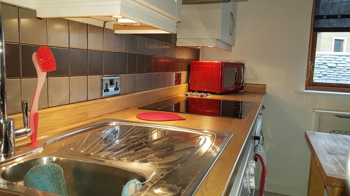 Largs stay With Private parking - Housity