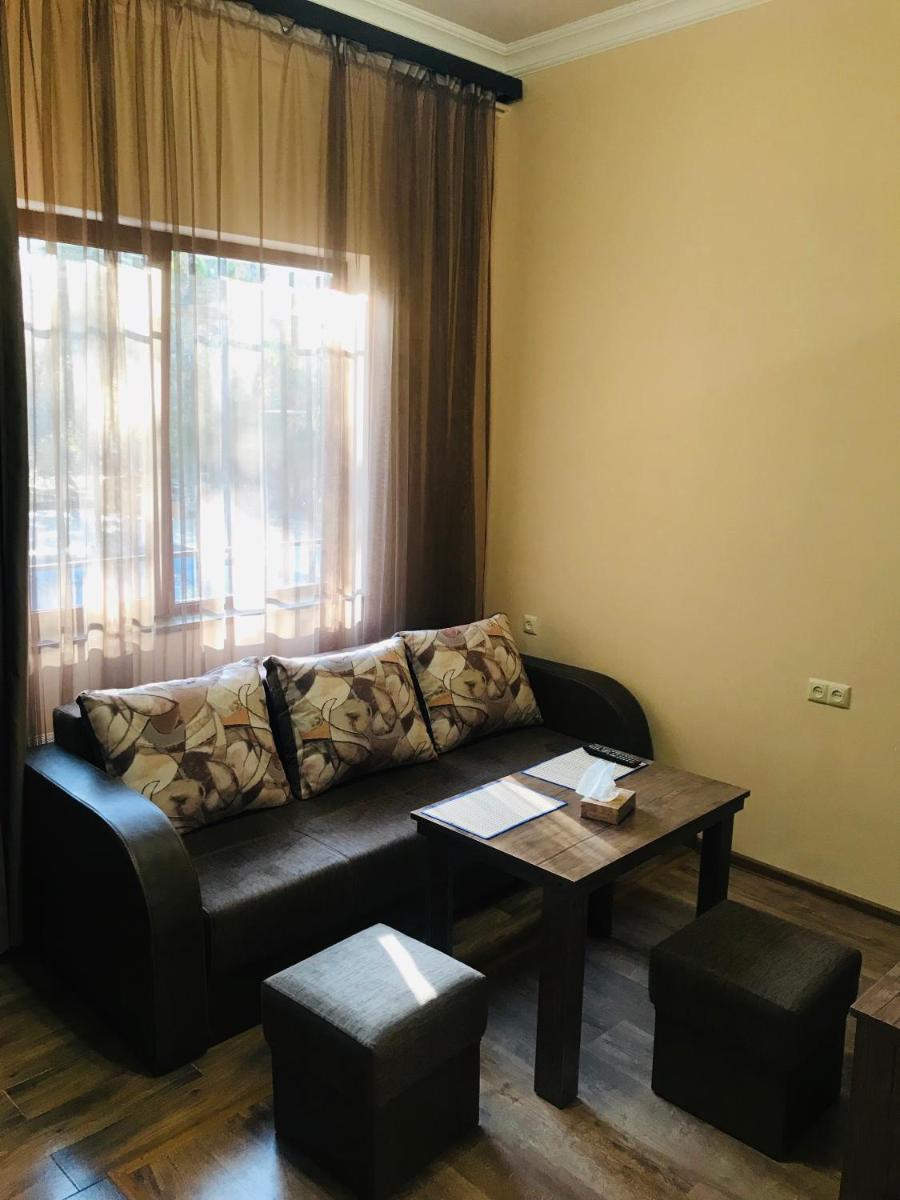 Suitetrails - Guest house Abovyan street