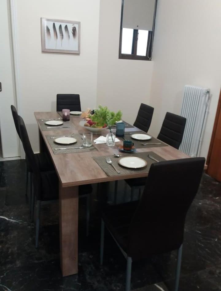 Comfortable 4th fl flat ideal for up to 8 people - Housity