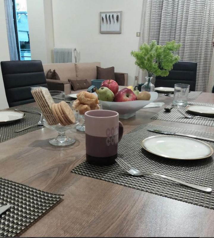 Comfortable 4th fl flat ideal for up to 8 people - Housity