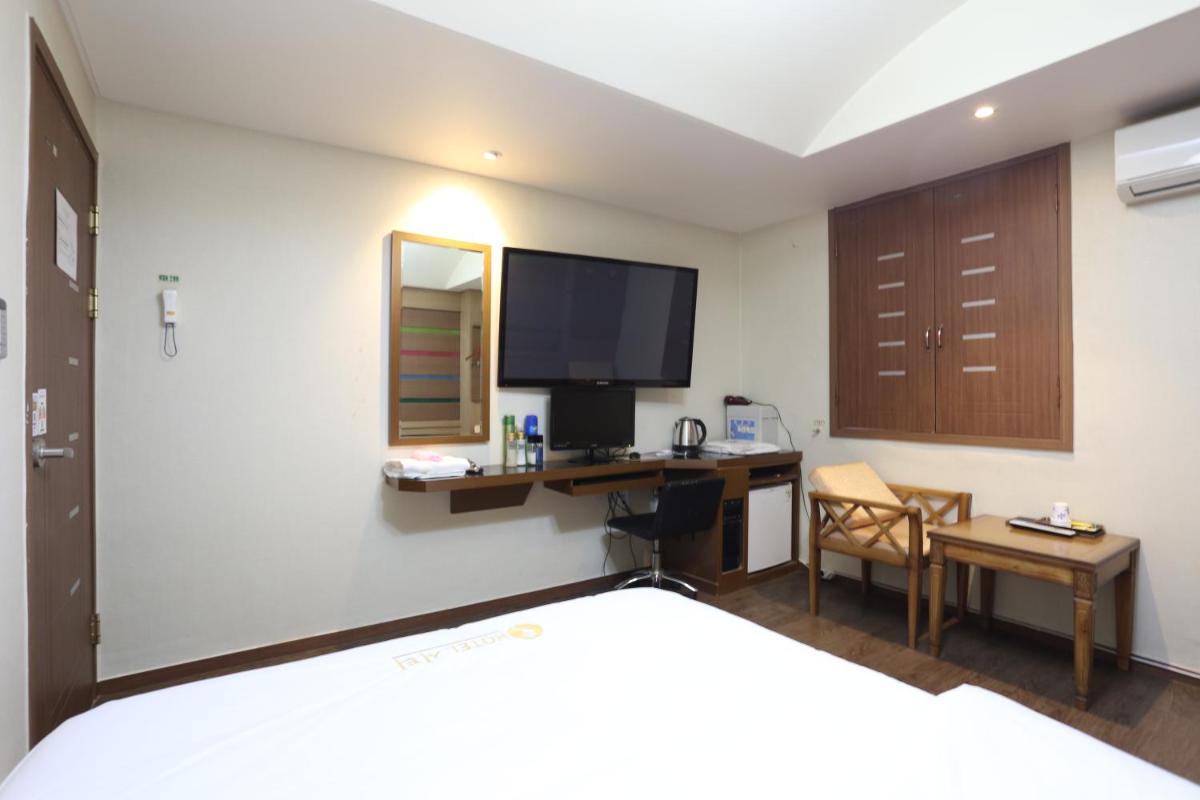 City Park Hotel - Housity