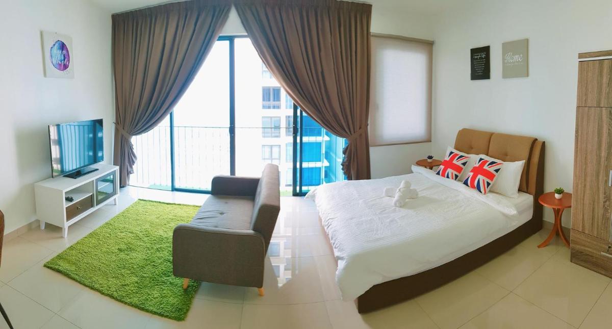 Simplicity Cozy For 2 -Trefoil Setia Alam- Near Setia City Mall-Setia Convention Centre - Housity