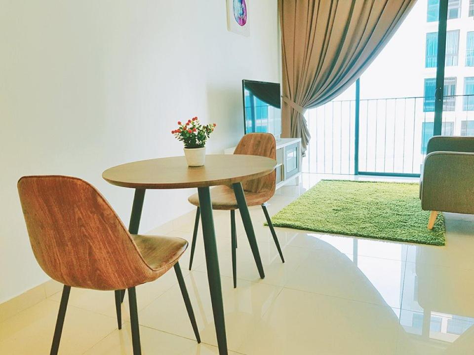 Simplicity Cozy For 2 -Trefoil Setia Alam- Near Setia City Mall-Setia Convention Centre - Housity