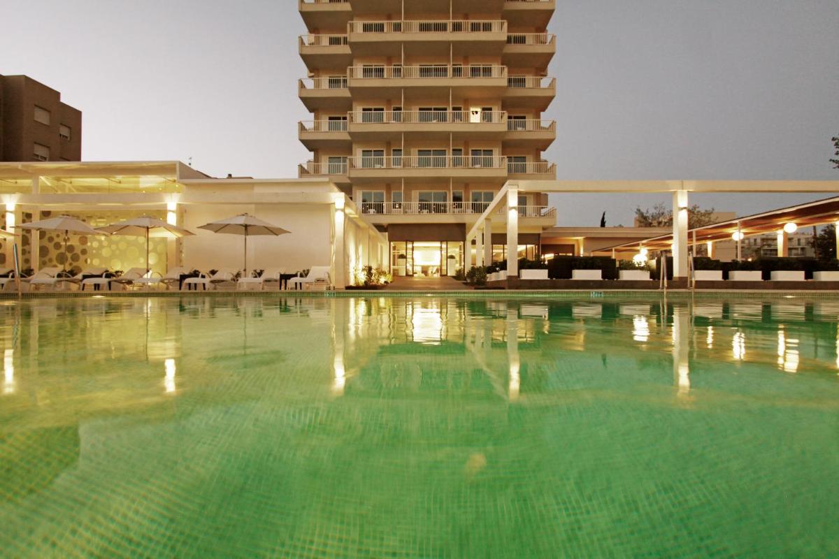 Piscina en o cerca de BG Caballero
