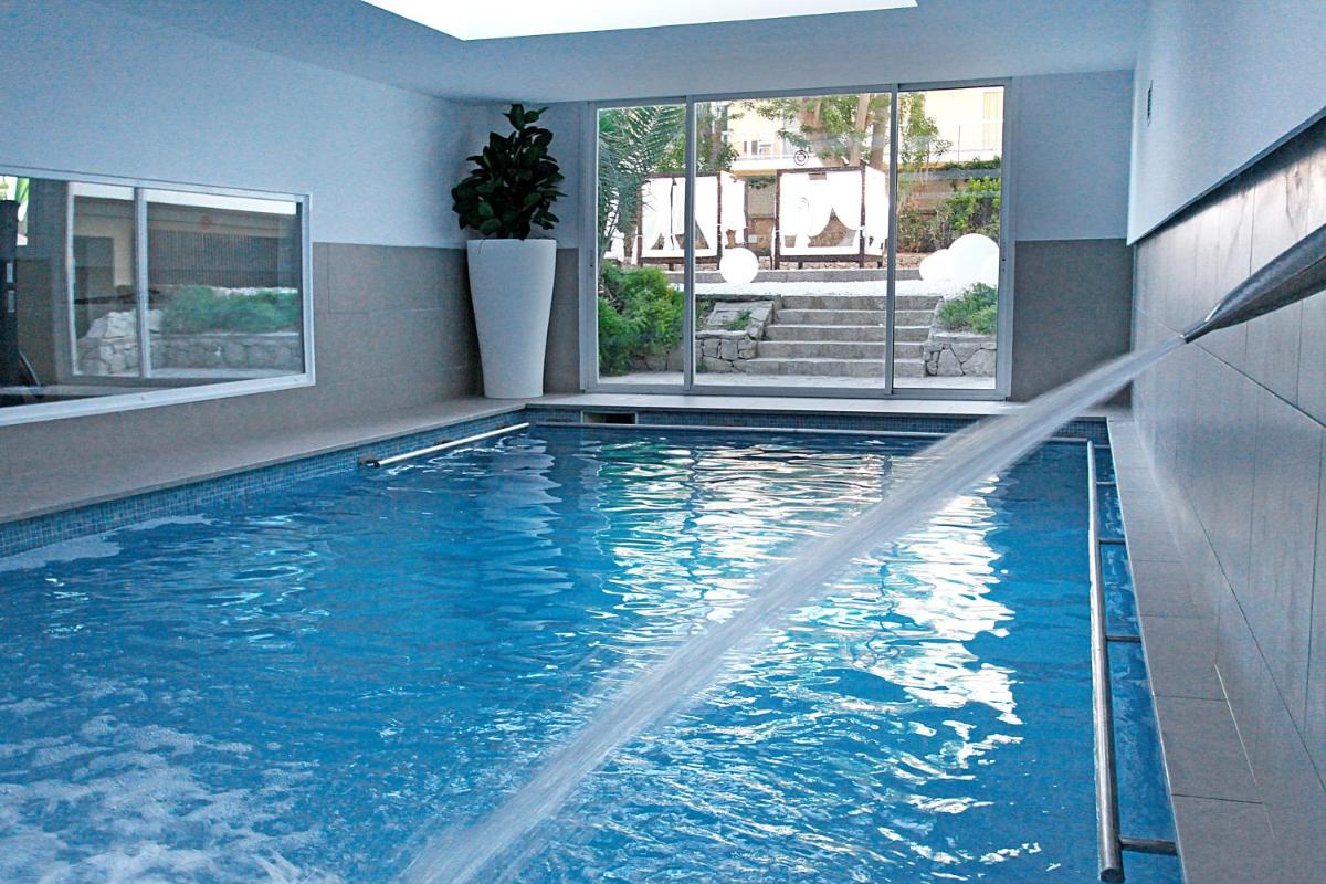 Piscina en o cerca de BG Java