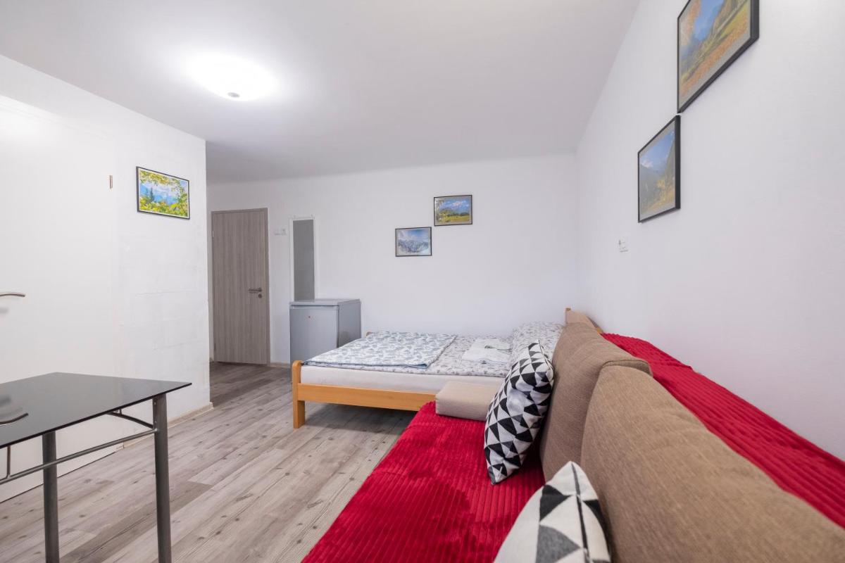 Newly renovated Studio with Air Conditioner & FREE Parking - Housity
