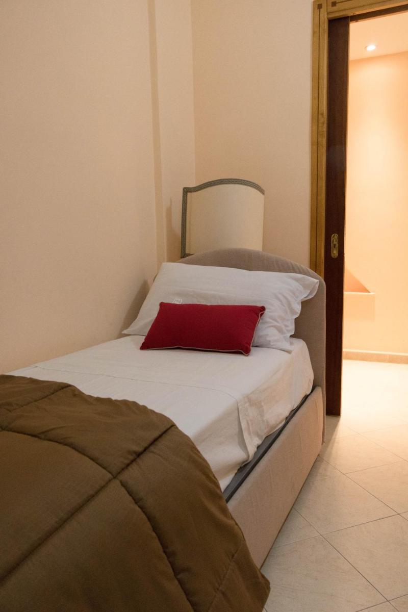 Carla Suite Sorrento - Housity