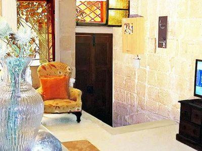 Most Central Apartment Valletta, Renaissance building - Housity
