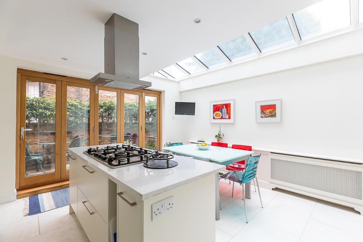 Suitetrails - JOIVY Stunning 3 bed, 2 bath house with garden and rooftop terrace