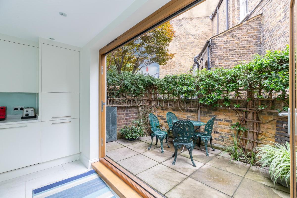 JOIVY Stunning 3 bed, 2 bath house with garden and rooftop terrace - Housity