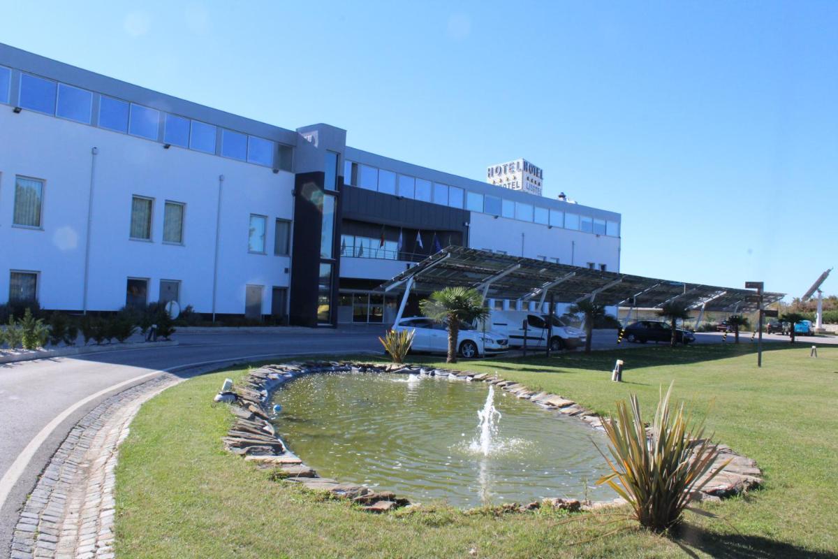 Um jardim no exterior de Lisotel - Hotel & Spa