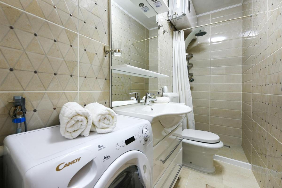 Beautiful Villa Petra with Summer Kitchen and Pool - Housity