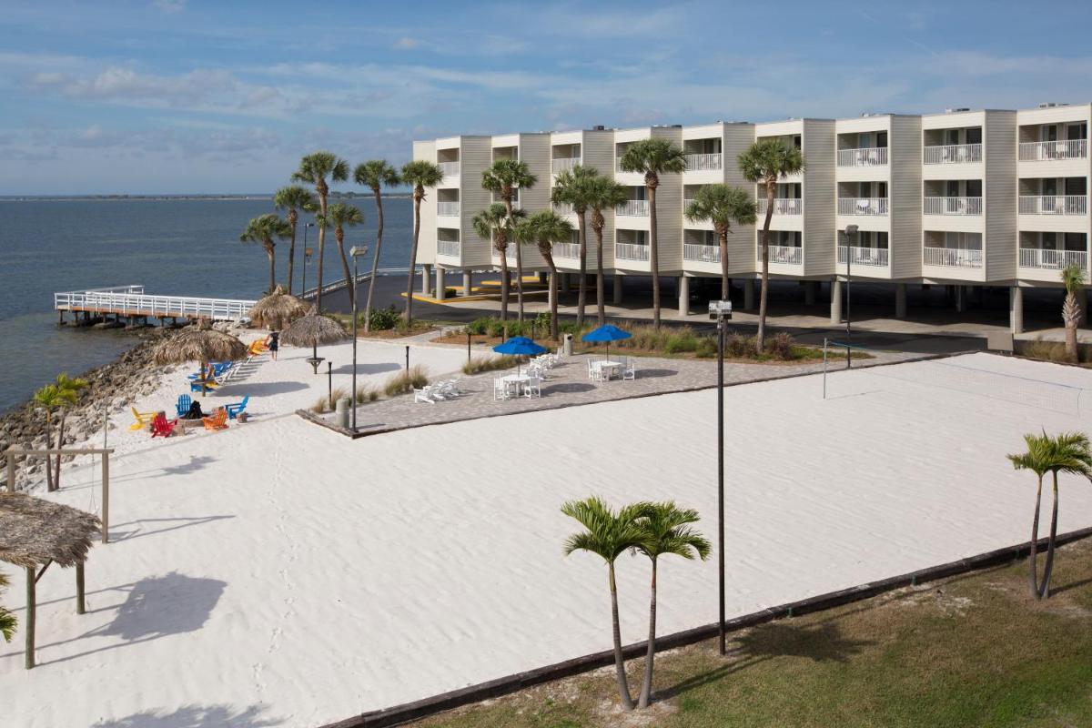 Sailport Waterfront Suites - Housity
