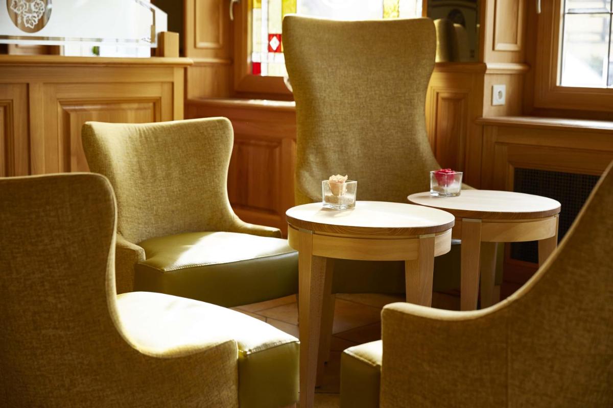 Coin salon dans l'établissement Best Western Plus Au cheval Blanc à Mulhouse