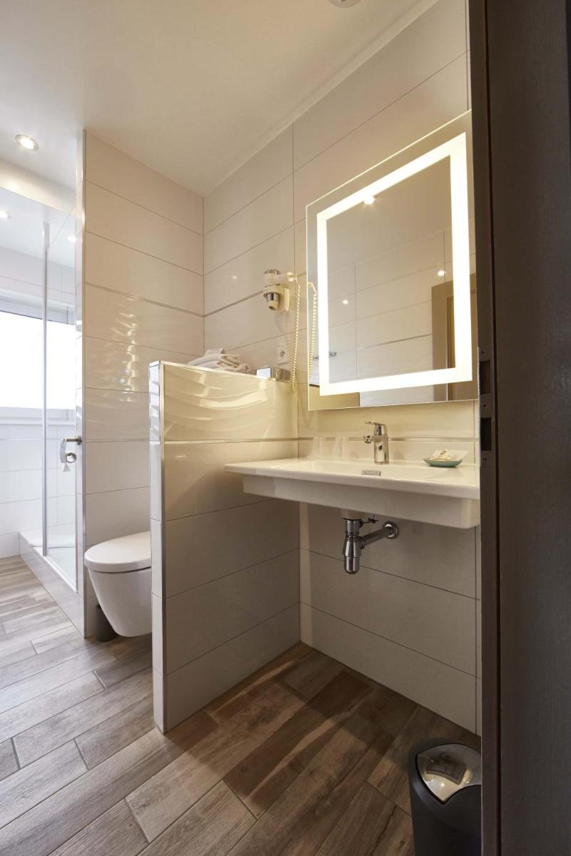 Salle de bains dans l'établissement Best Western Plus Au cheval Blanc à Mulhouse