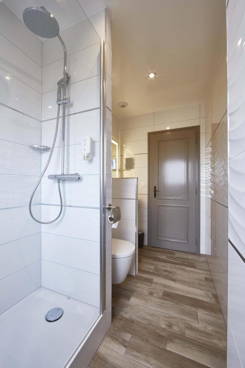 Salle de bains dans l'établissement Best Western Plus Au cheval Blanc à Mulhouse