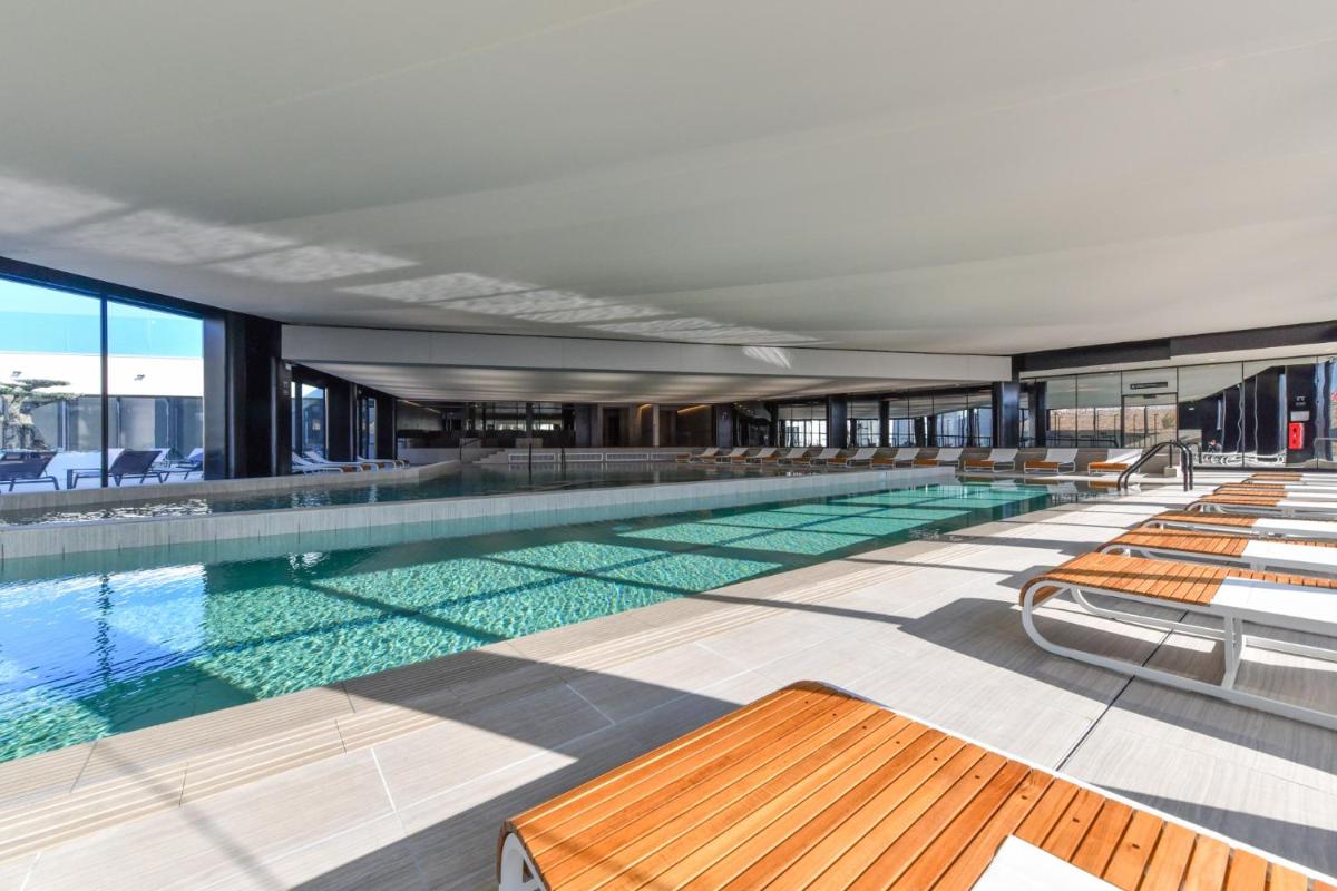 Piscine de l'établissement ibis styles La Rochelle Thalasso Chatelaillon ou située à proximité