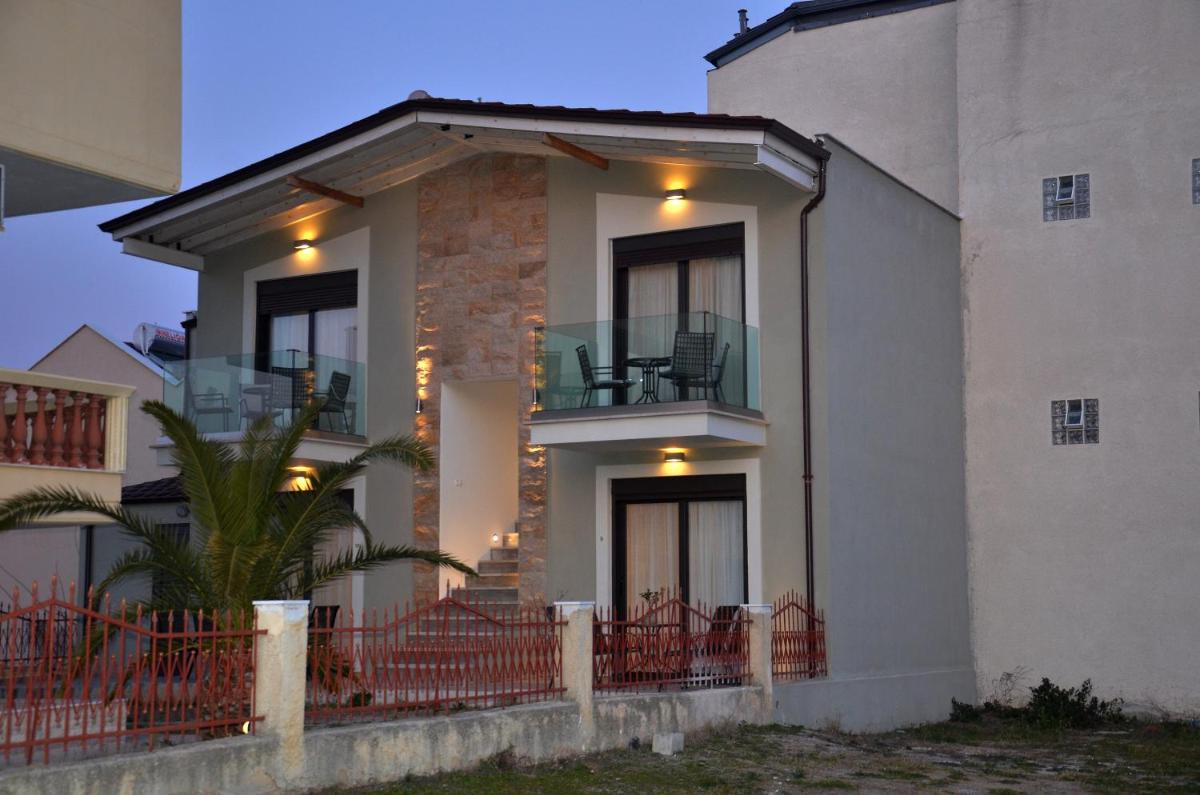 Suitetrails - 12 DOORS APARTMENTS